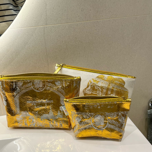 Trousse de toilette dorée en plastique recyclée
